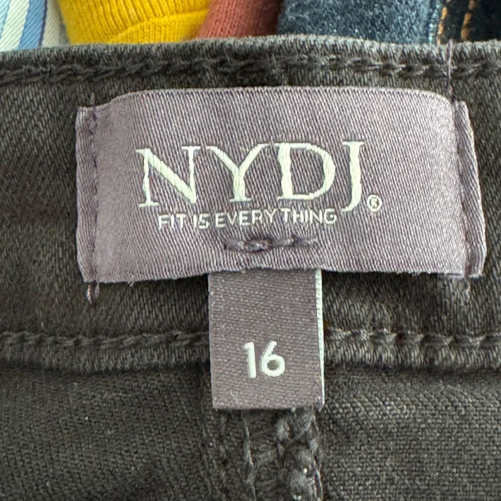 NYDJ Ami Skinny Jeans in Black 16 Like New!!